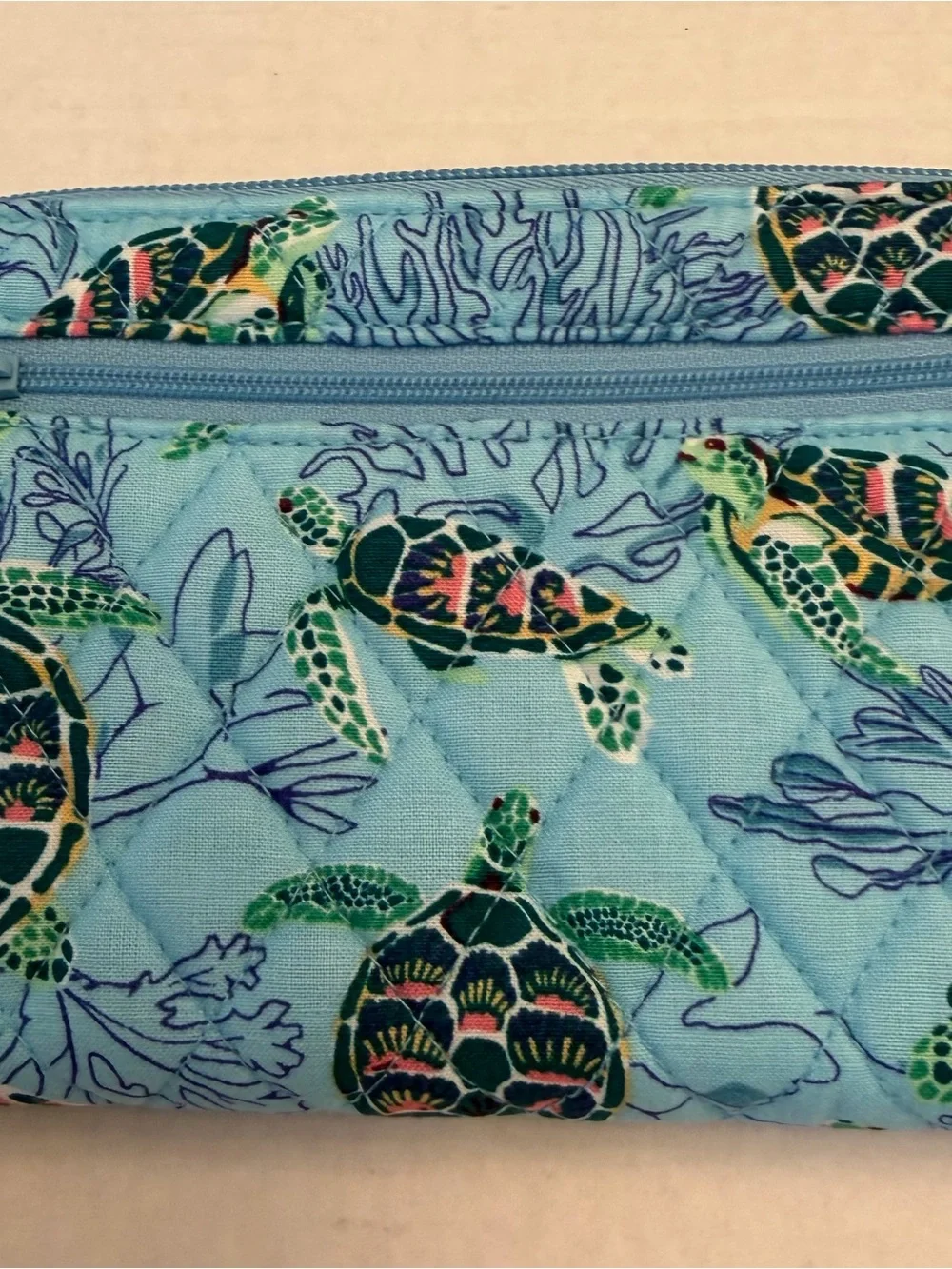 Vera Bradley Sea Turtles Coral Essential Turnlock Wallet NWT ~Exact Item ~ - Picture 4 of 6